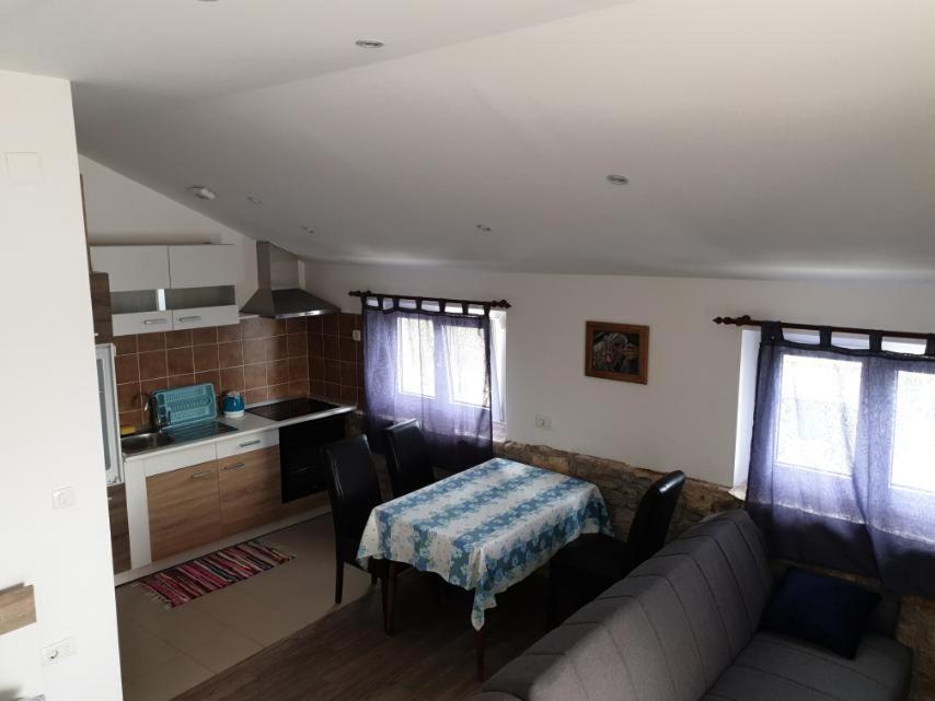 Penthouse Prvic Luka Appartement Buitenkant foto