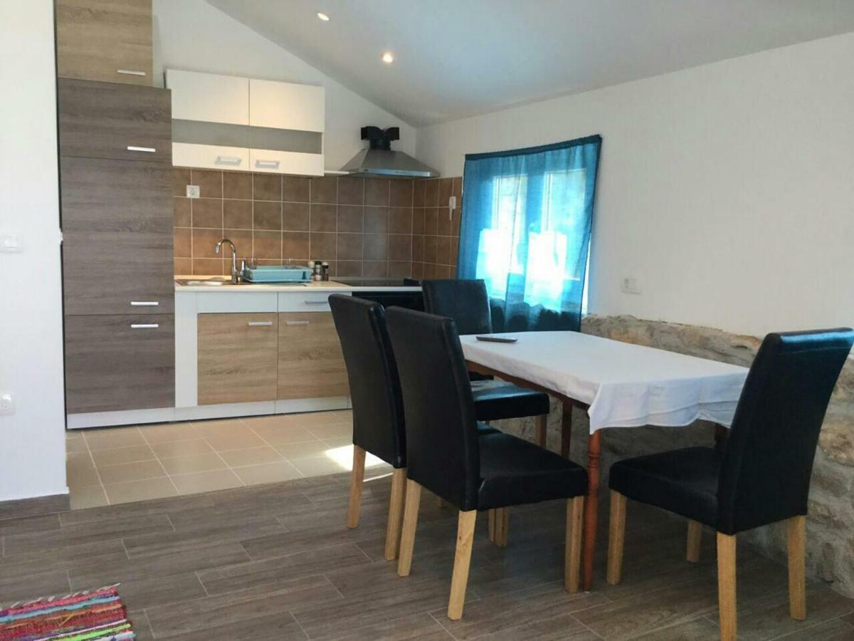 Penthouse Prvic Luka Appartement Buitenkant foto